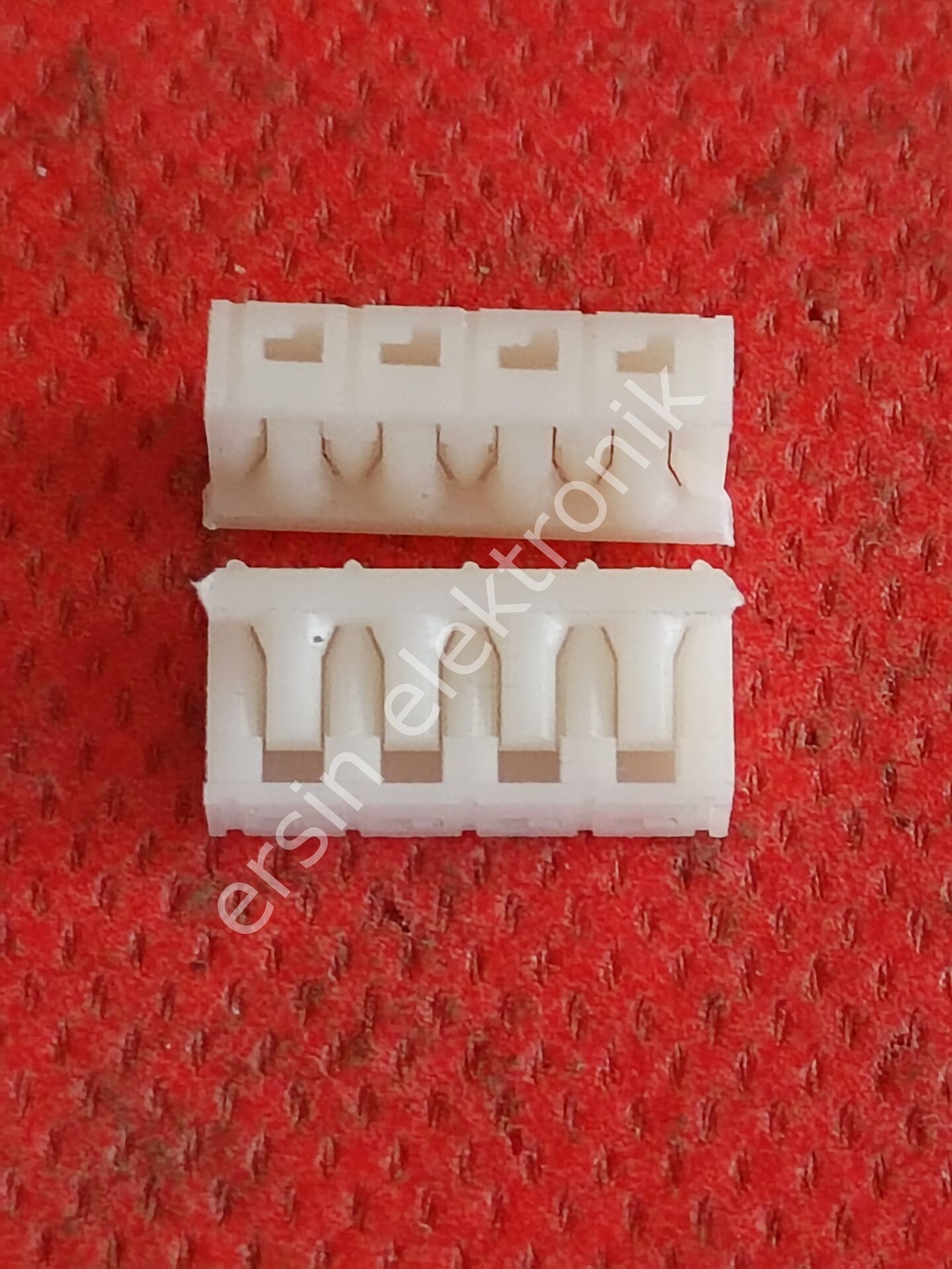 Konnektör Board-In PCB Mount One-Piece Crimp Connector, Vertical, Wire-to-Board, 4 Position, 2.5 mm