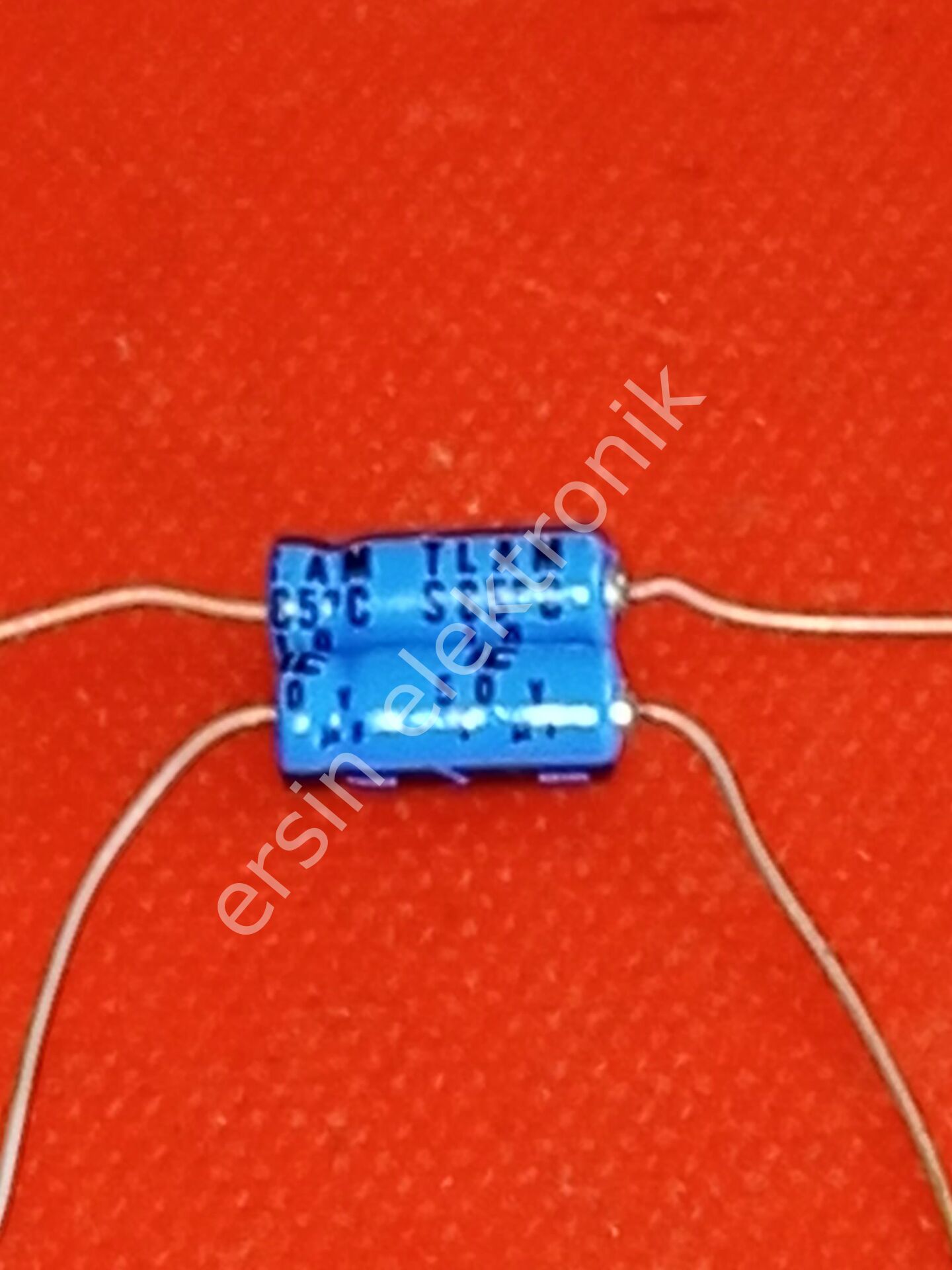 1uF 50V Aksiyel (Axial) (Çapı 5mm Uzunluk 13mm) Elektrolitik Kondansatör