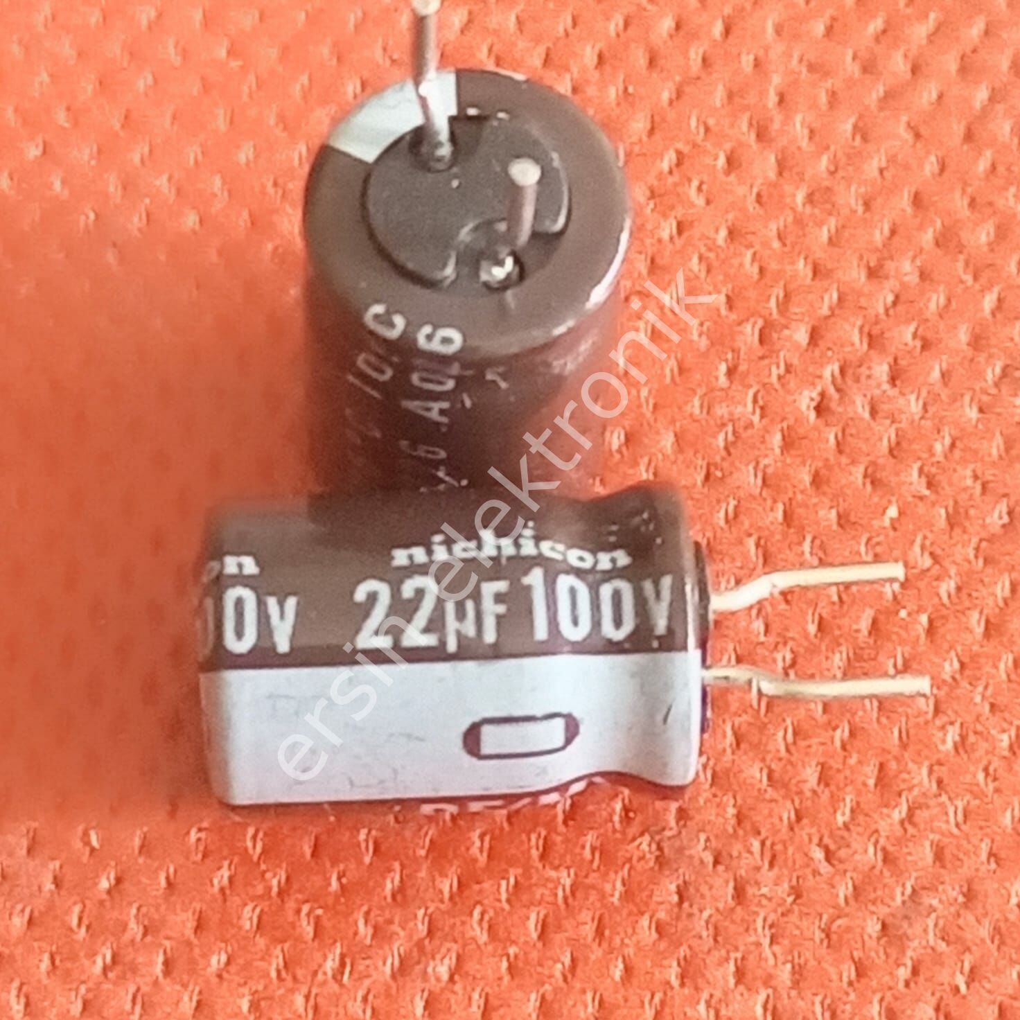 22uF 100V Elektrolitik Kondansatör (7x12) mm (Kısa Pinli) (NİCHİCON) orjinal