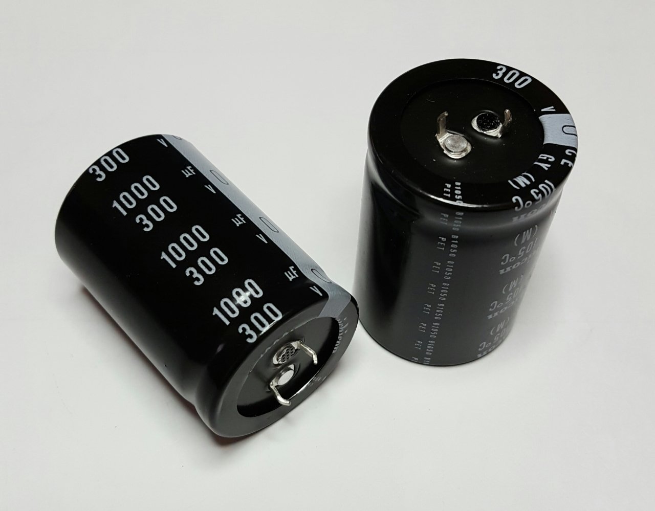 1000uF 300V (35x50mm) Elektrolitik Kondansatör