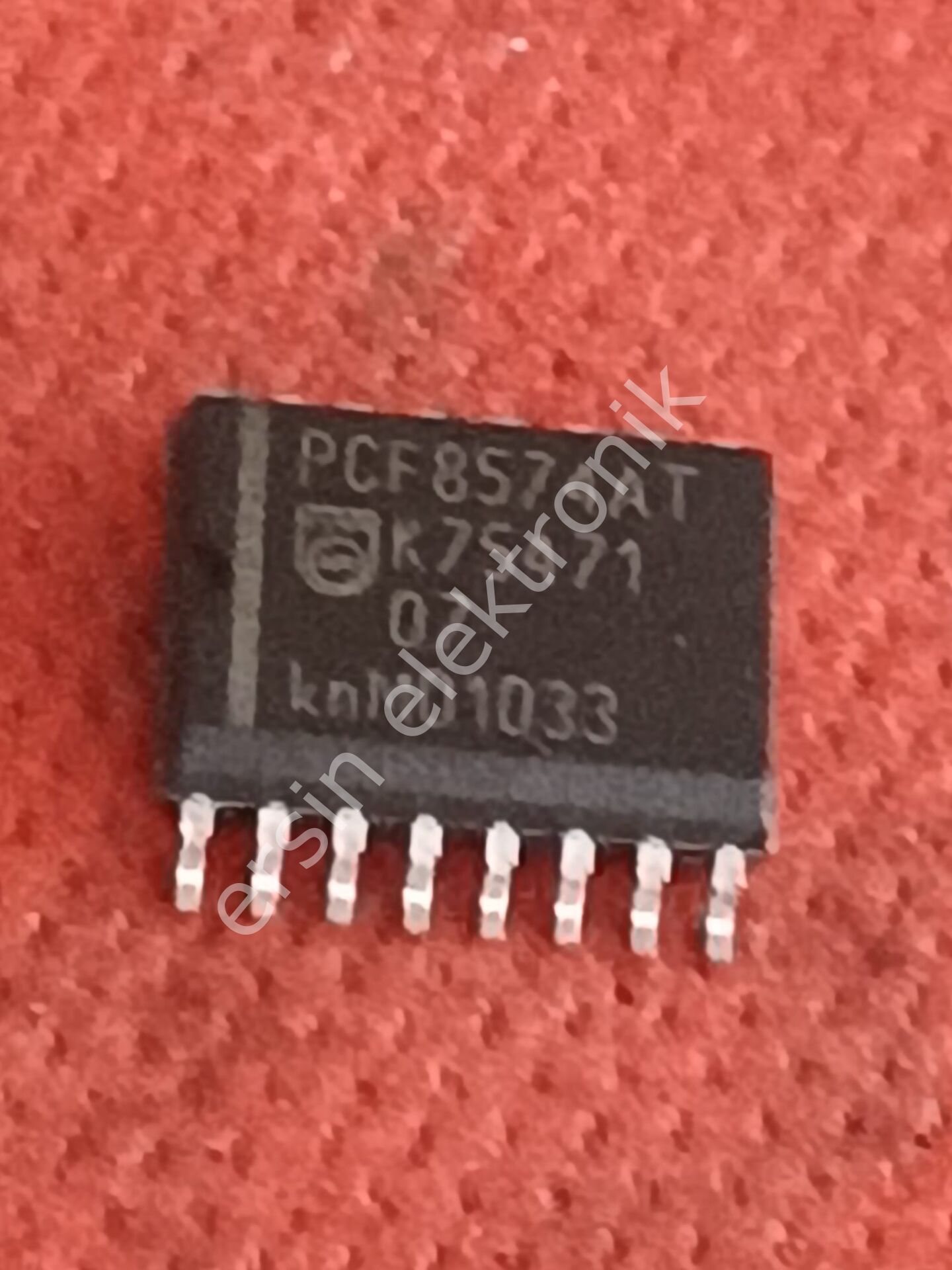 PCF8574AT Remote 8-bit I/O expander for I2C-bus  PHILIPS  (Orjinal)