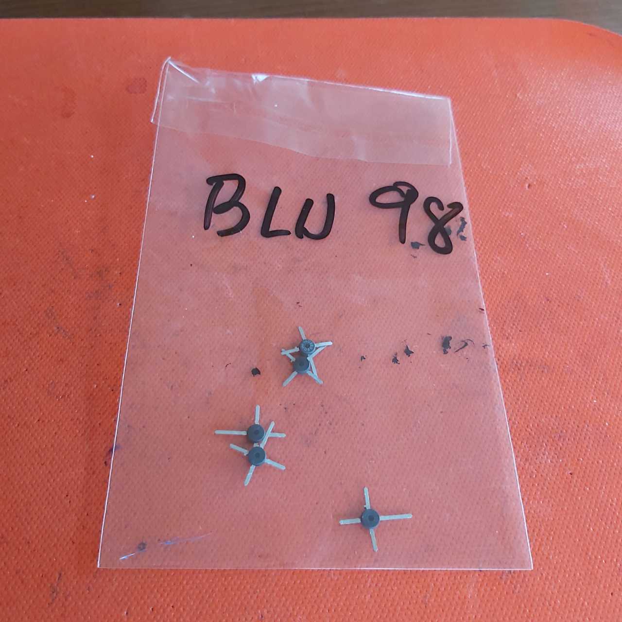 BLU98 12.5V 900MHz UHF Power Transistor (K) (HB)