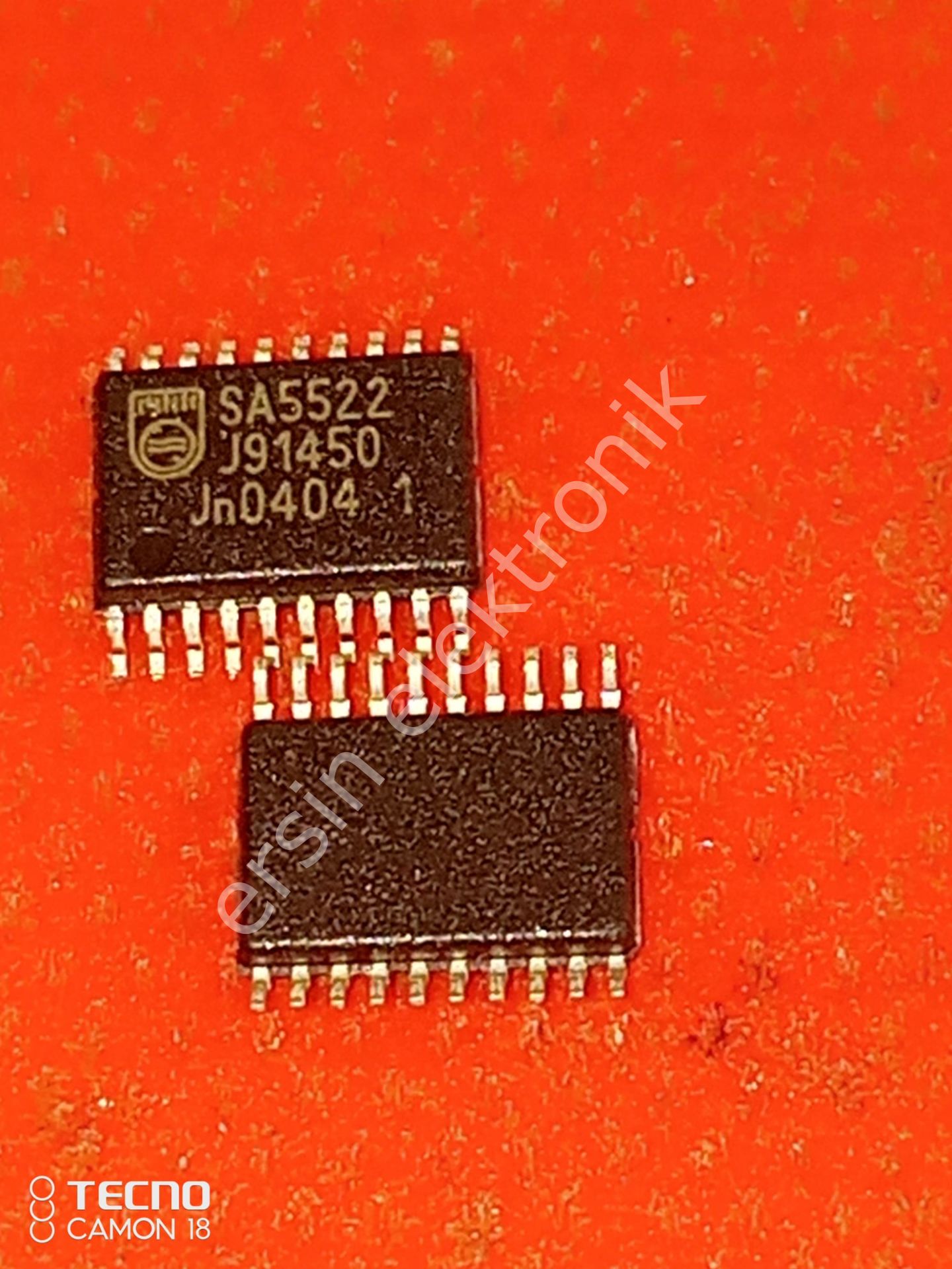 TSA5522 SMD ( SA5522 )  1.4 GHz I2C-bus controlled synthesizer