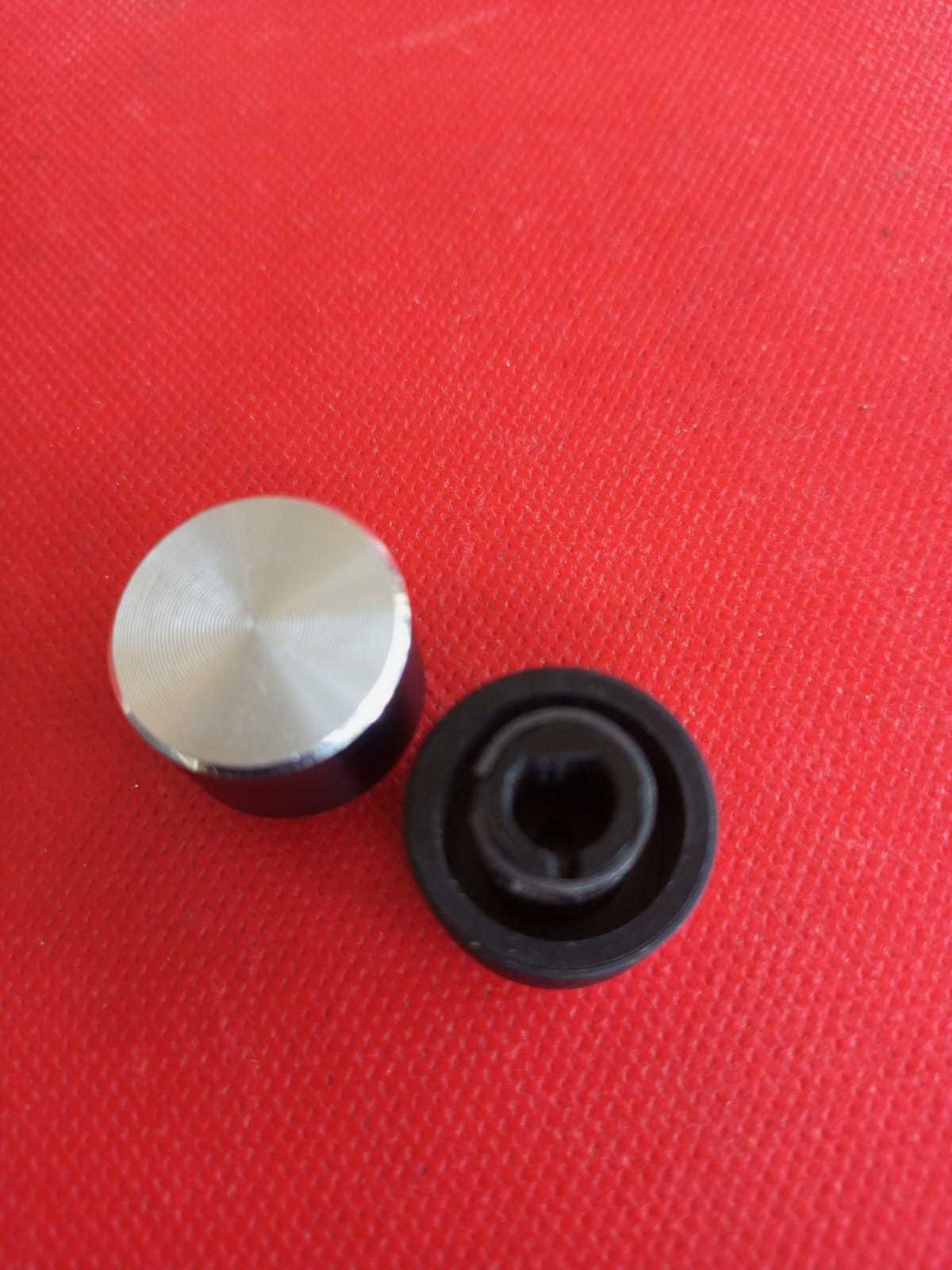 Pot Düğmesi  Gövde Siyah -Orta Metalik (Çap :20mm) (Yükseklik 17mm)