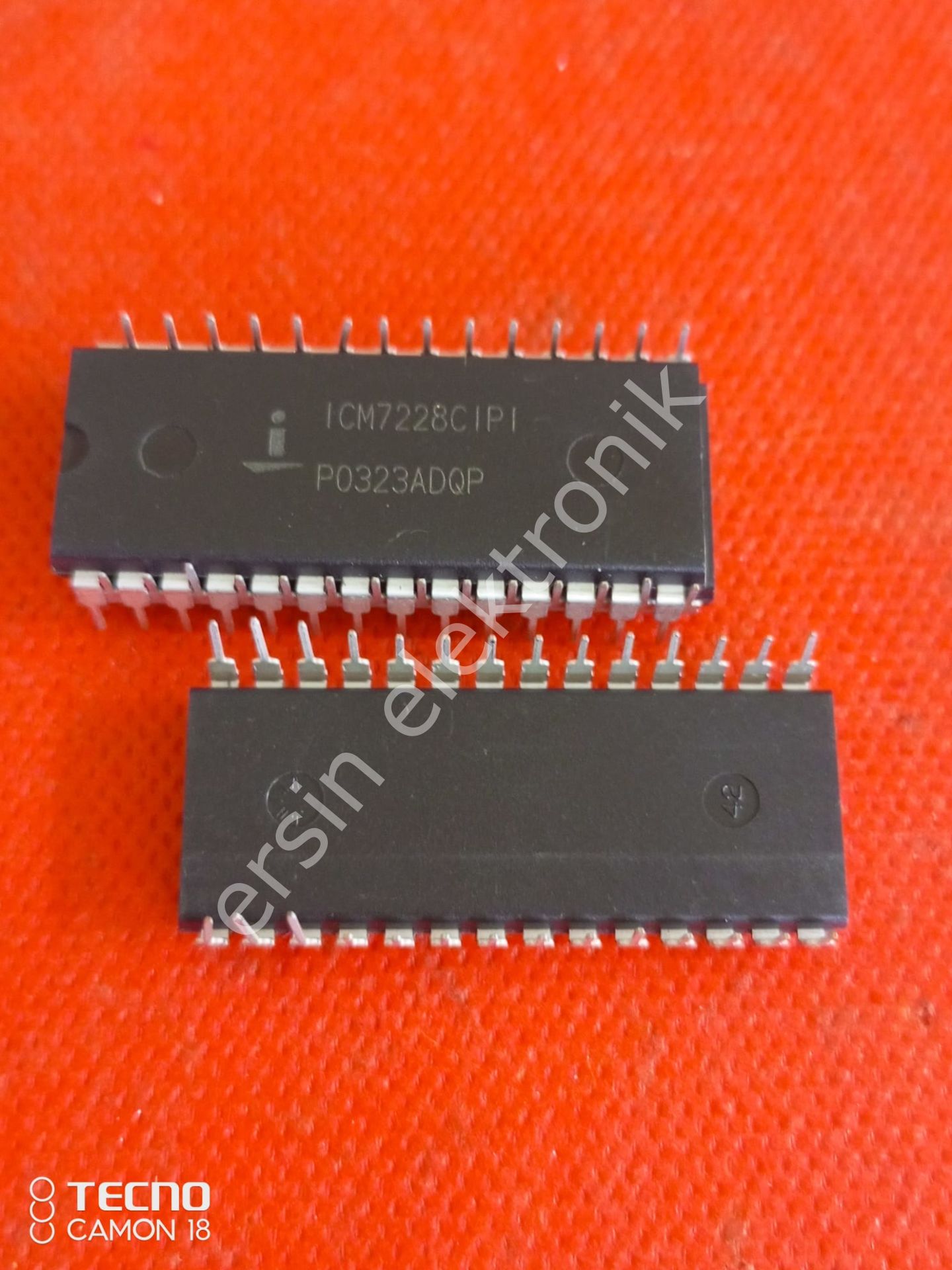 ICM7228CIPI 8-Digit, Microprocessor-Compatible, LED Display Decoder Driver
