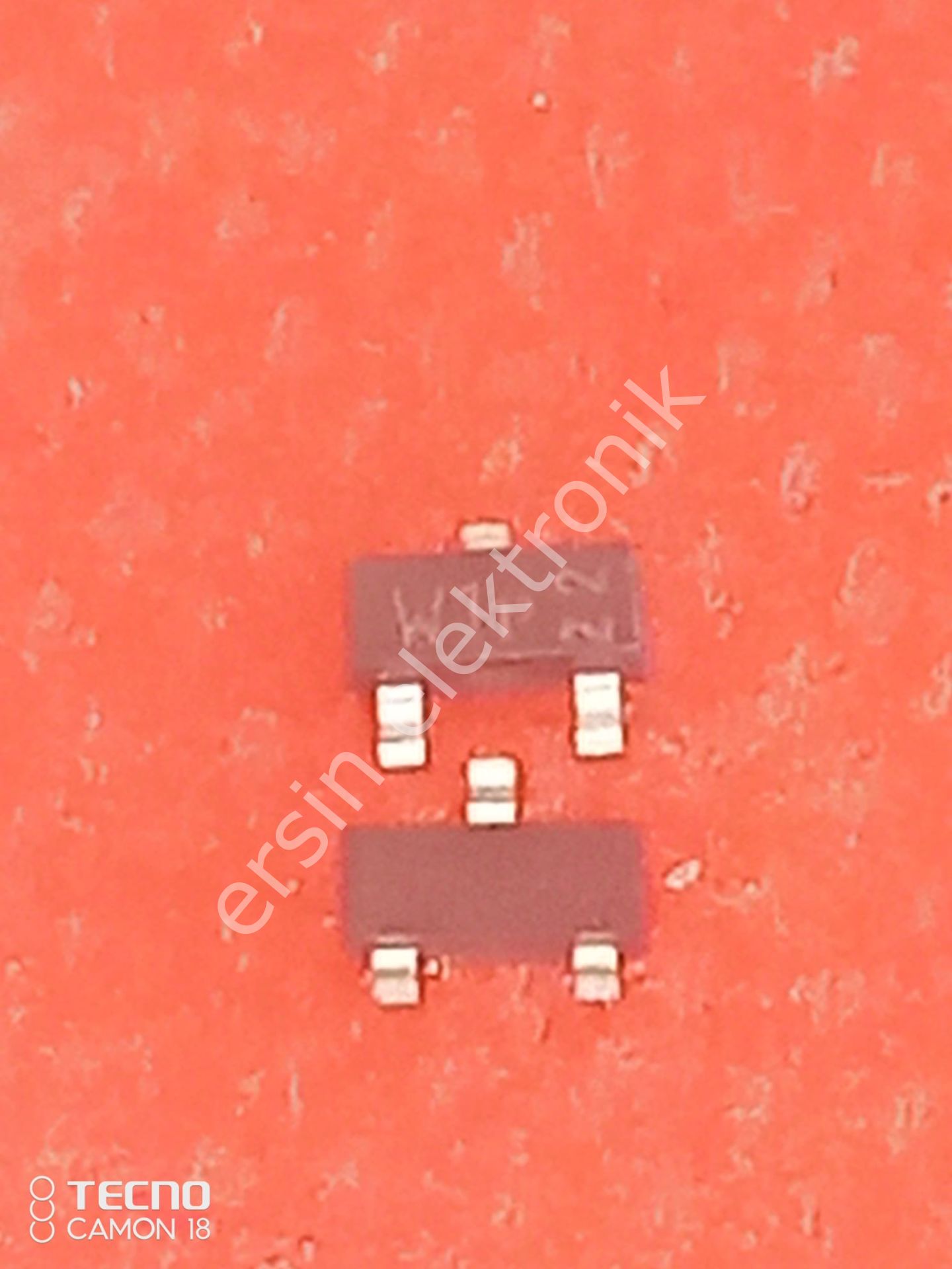 BFT92 5-GHz Bipolar   RF Transistor (W1) / 25mA, 15V, PNP (Orjinal )