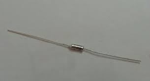 100pf Stroflex (Strofleks) Kondansatör (Axiel) (Aksiyel) (eni 6mm boyu  2mm)