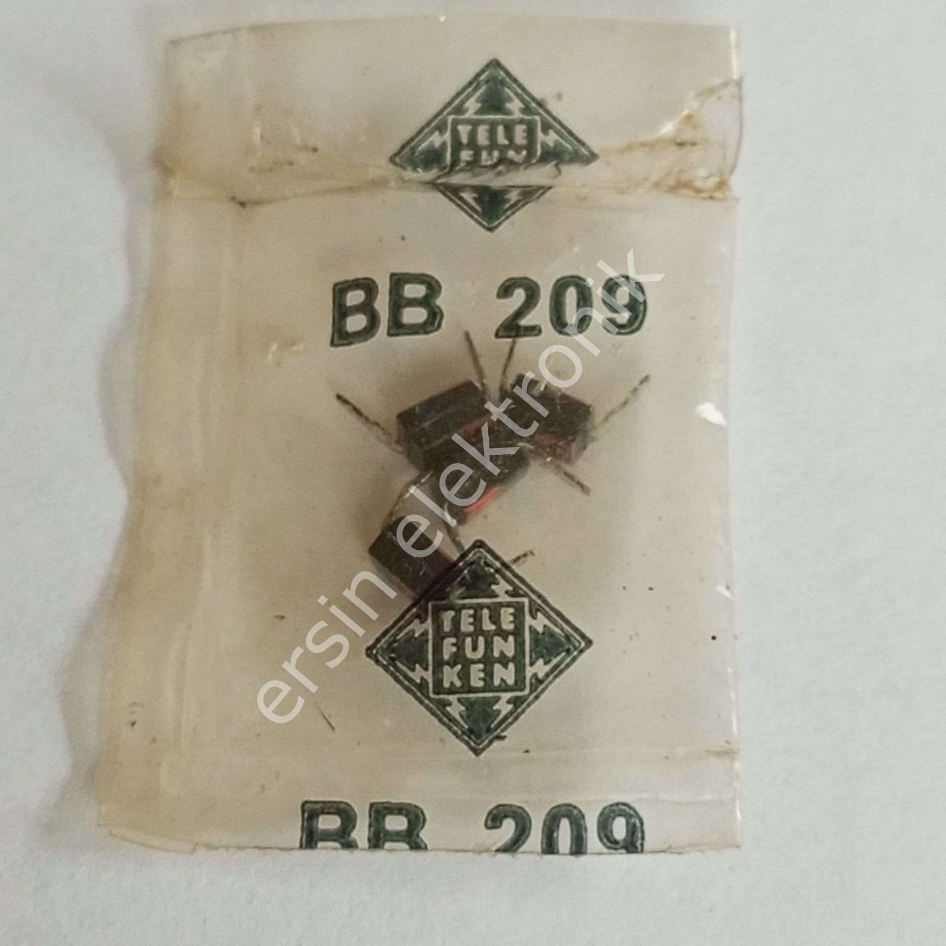 BB209 Silicon Epitaxial Planar Capacitance Diode VHF( 3Pf-31 Pf 30V) (Diyot) (4 adet/paket)